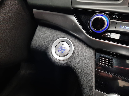 Imagen 14 de 15 de Hyundai Elantra 2020 2.0 Limited Tech Navi At