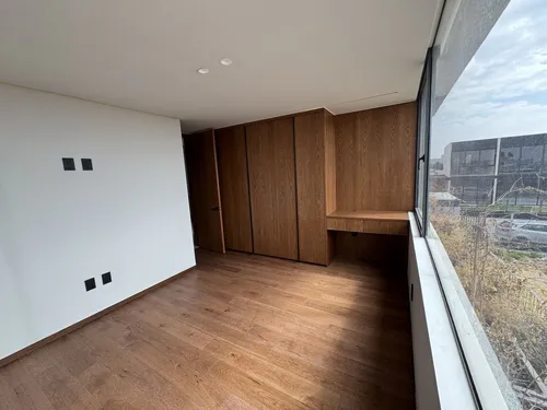 Nueva Con Diseño Arquitectónico Vanguardista