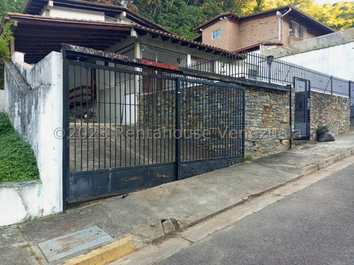 Acogedora Casa Recién Remodelada En Urbanización San Luis