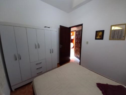Imagem 19 de 23 de Casa No Bairro São Jorge Em Itanhaém, Litoral Sul De São Paulo, Localizado Lado Praia, Ficando À 100 Metros Do Mar (1 Quadra Do Mar) Em Rua Calçada. Possui Churrasqueira E Vaga Para 05 Automóveis.