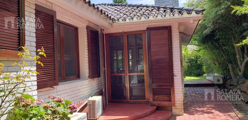 Casa - Punta Del Este- 3 Dormitorios- 3 Baños. Piscina Y Parrillero. ¡oportunidad!