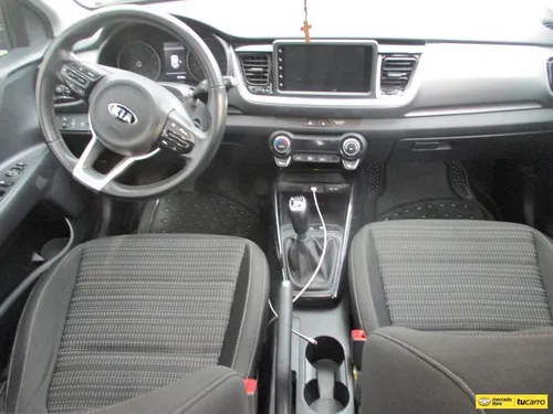 Kia Stonic Zenith Hybrid 4x2 1000cc Mt Aa
