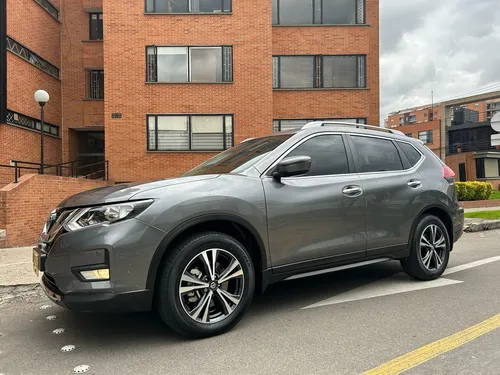 Nissan Xtrail T-32 exclusive 2.5 AT 4x2 7 puestos