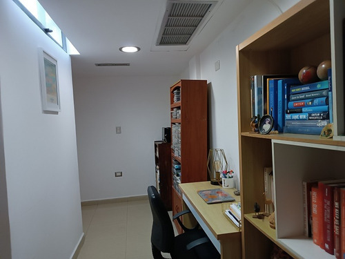 En Venta Town House En Naguanagua Residencias Villa Nueva. St