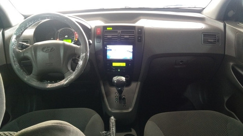 Imagem 8 de 9 de Hyundai Tucson 2010 2.0 Gl 4x2 Aut. 5p
