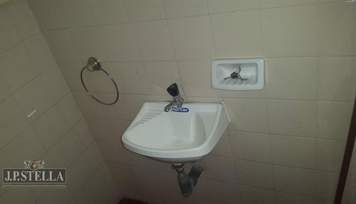 Imagen 8 de 9 de Oficina 27 M² Cubiertos - 1º Piso Por Escalera - S.justo (ctro)