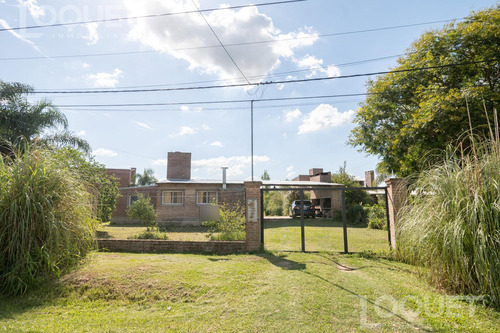 Quinta En Los Benteveos Y Callejon Reyna