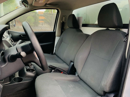 Nissan NP300 2.5 Chasis Cabina Mt Ac