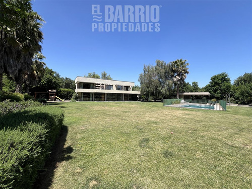 Casa En Venta De 4 Dorm. En Las Brisas De Chicureo