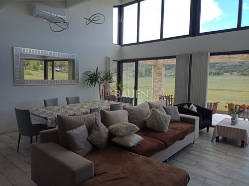 Moderna Casa De 4 Habitaciones En B° Peñon De Lolog