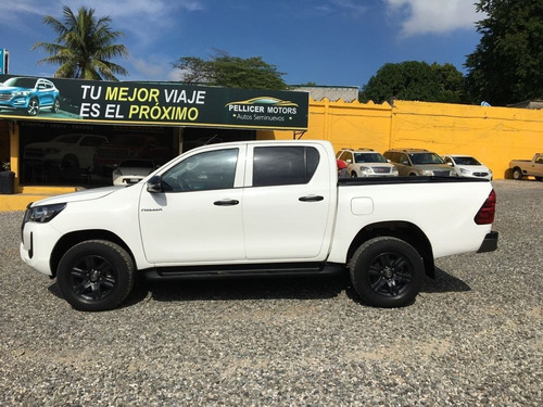 Imagen 5 de 11 de Toyota Hilux 2.7 Doble Cabina Mt 2021