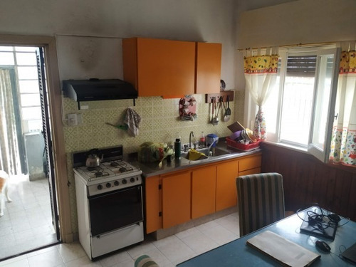 Imagen 16 de 18 de Casa Al Frente Con Departamento De Acceso Individual