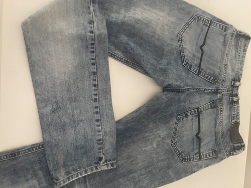 Pantalón De Jean Hombre Roto En Las Rodillas (Usado)