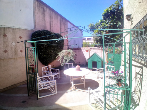 Solida Casa De Dos Pisos En Miraflores Bajo