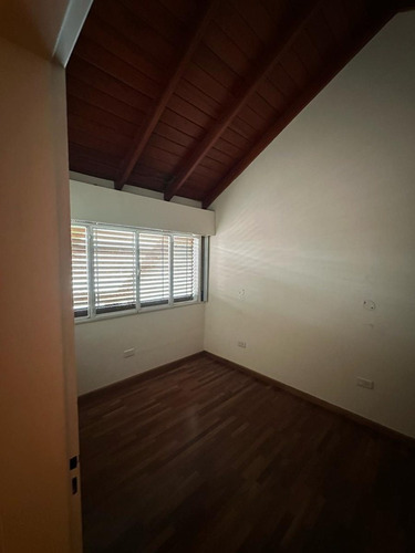 Casa Sobre Av T Edison 846