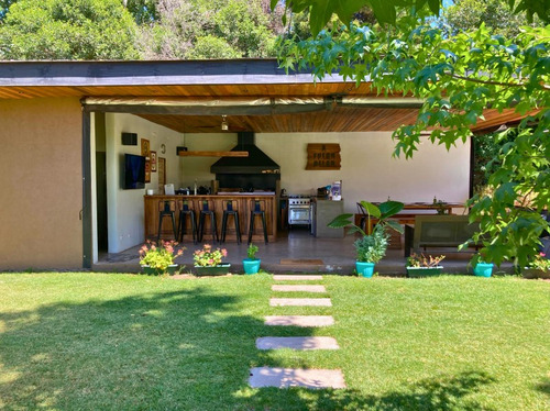 Parcela En Venta Con 2 Casas Y Amplio Quincho