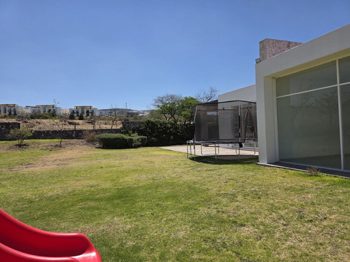 Terreno En Venta En Zibata, Dentro De Exclusiva Privada Yavia