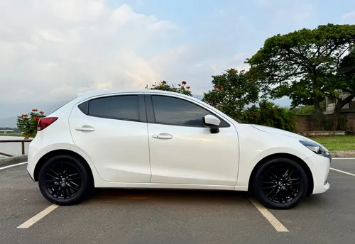 Mazda 2 1.5 Grand Touring Lx blindaje 2
