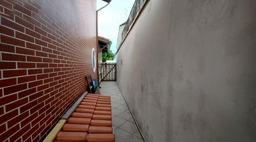 Casa A 200 Mts Da Praia. Lugar Muito Tranquilo Seguro Em Bairro Nobre. Casa Isolada. Estrutura Do Telhado Reformada - Madeiramento Com Manta. Parte Elétrica Revisada E Fiação Novos