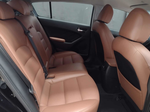 Imagen 10 de 15 de Kia Forte 2.0 Hb Ex At 2018