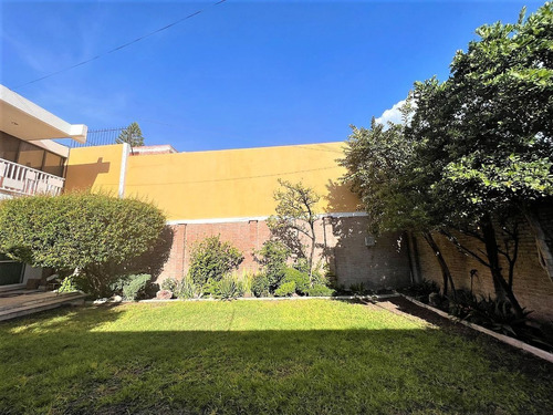 Venta De Casa En El Centro Histórico De Querétaro Con Uso De