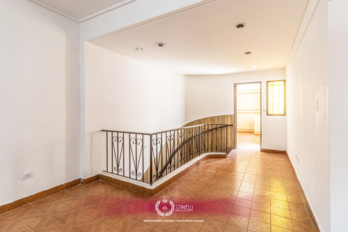Venta Casa 4 Ambientes Local 246m² Construidos Sobre Terreno De 95m² Usaa 821m² Vendibles