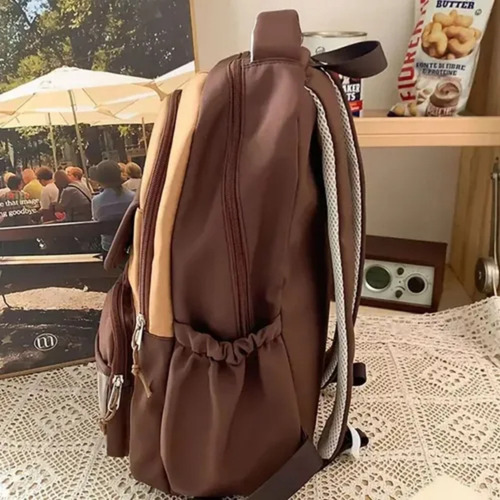 Mochila Capivara Kawaii Com Bolso Grande Cor Marrom