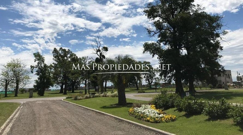 Casa En Venta En Canning San Lucas 5 Ambientes A La Laguna