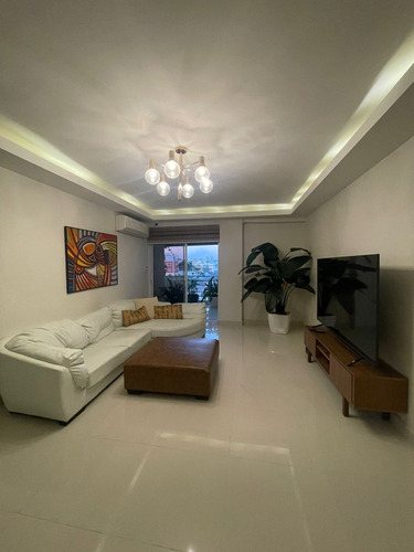 Alquilo Apartamento En Alma Rosa L, Santo Domingo 