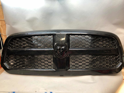 Parrilla Dodge Ram 4000 2013 2014 2015 2016 2017 2018 /31 (Usado)
