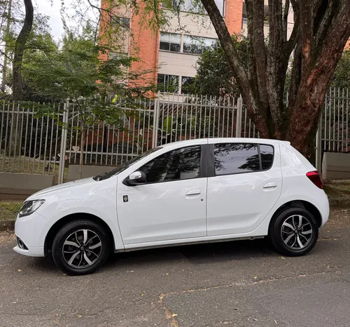 Renault Sandero 1.6 Intens / At