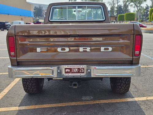Ford F-150 Custom 4x4