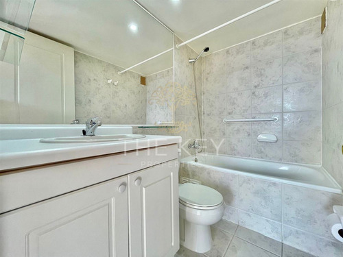 Departamento En Venta De 3 Dormitorios - Colón, Las Condes