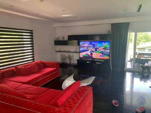 Casa En Venta En Buenos Aires Golf