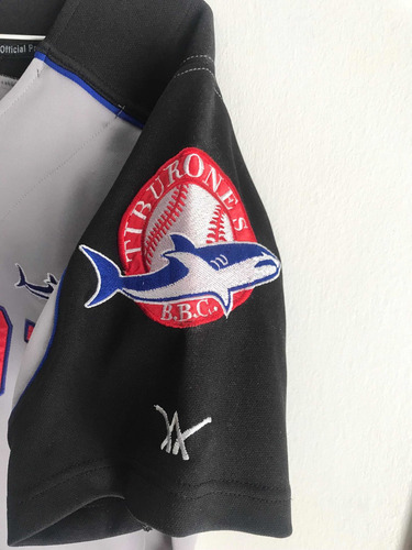 Imagen 4 de 4 de Camisa De Béisbol Tiburones De La Guaira