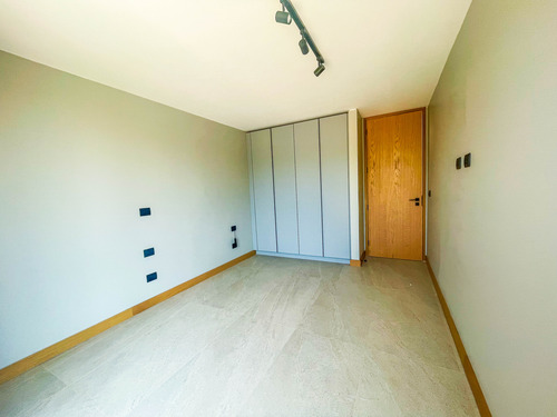 Increible Casa Minimalista-colegio Newland