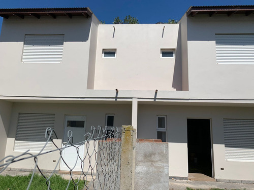 Oportunidad - 2 Duplex Cercano A La Playa - Santa Clara