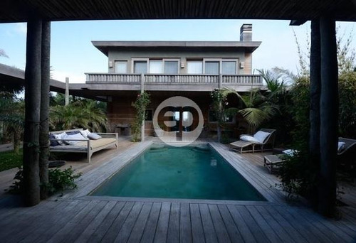Imagen 1 de 9 de Casa Sobre La Playa En Punta Piedras