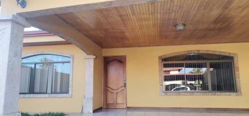 Casa En Residencial . Palmares De Alajuela 