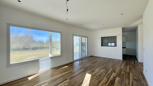 Casa En Naudir En Venta - A Estrenar - Lote Con Fondo Al Verde