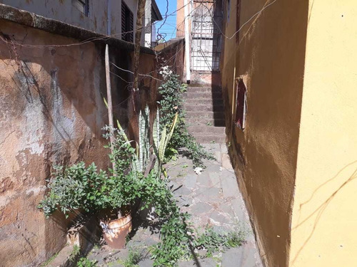 Casa Em Baependi Sul De Minas , Terra De Nhá Chica , Casa Com 03 Quartos , Porão , Galinheiro , Lavanderia. - 285