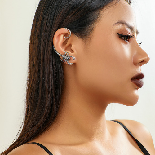 5 Pendientes Dark Punk Con Silueta De Escorpión