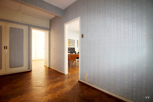Venta De Apartamento De 2 /3 Dormitorios, Centro