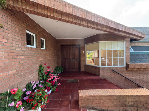 Hermosa Y Luminosa Casa, Estilo Georgian.