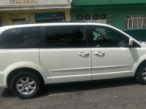 Imagen 5 de 15 de Chrysler Town & Country 2012 3.6 Lx Mt