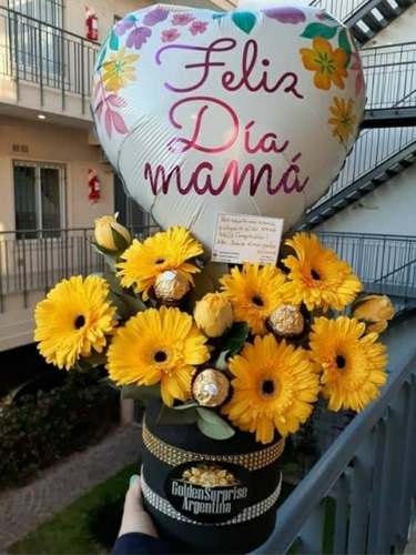 Caja Con Rosas , Gerberas  Chocolate Globo 