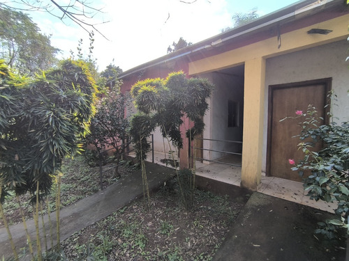 Casa Quinta Con 12 Departamentos En El Barrio Santa María: 19 Habitaciones Y 18 Baños