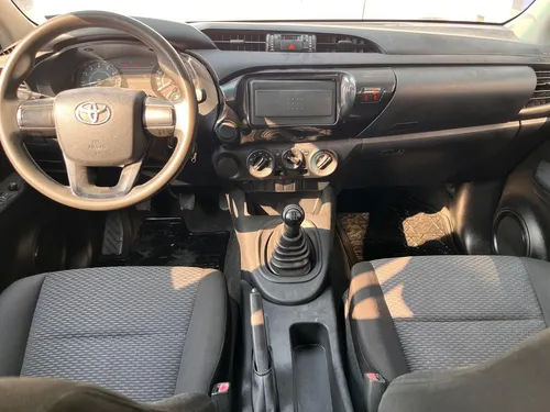 Toyota Hilux 2.7 Cabina Sencilla Mt
