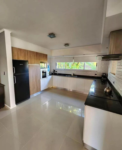 Casa En Venta - 3 Dormitorios 3 Baños - 516mts2 - Chacabuco