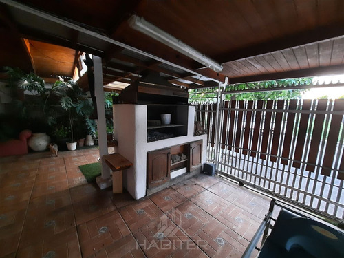 Amplia Casa Esquina En Venta De 3 Dorm. 2 Baños En Curicó